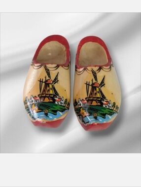 Decorative Dutch Holland Wooden 4.5 Inch Shoes With A Windmill Design